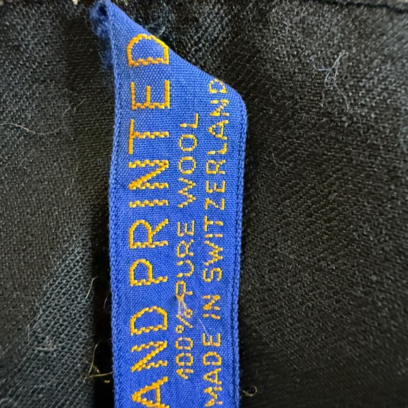 Vintage Hand-Printed Swiss 🇨🇭 Wool Scarf by Robinson & Golluber - 31" x 31" - Picture 5 of 11